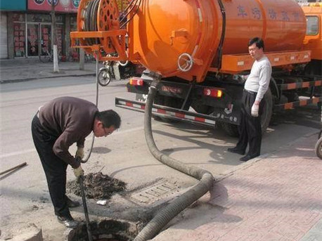 东区街道清掏化粪池，健康生活从这里开始